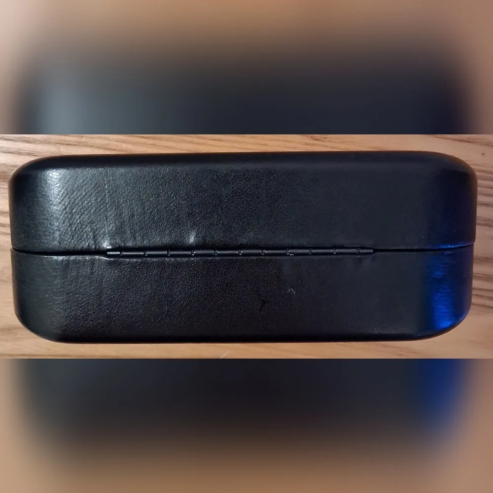 NWT Marc Jacobs Black Vegan XL Hard Clam Shell Glasses Travel Case & Wipe